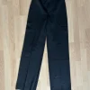 Schwarze Stoffhose mit Straight Leg & High Waist