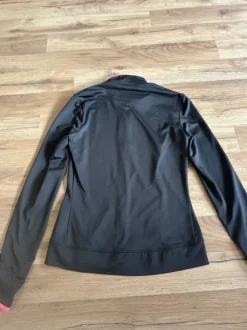 Schwarze Trainingsjacke