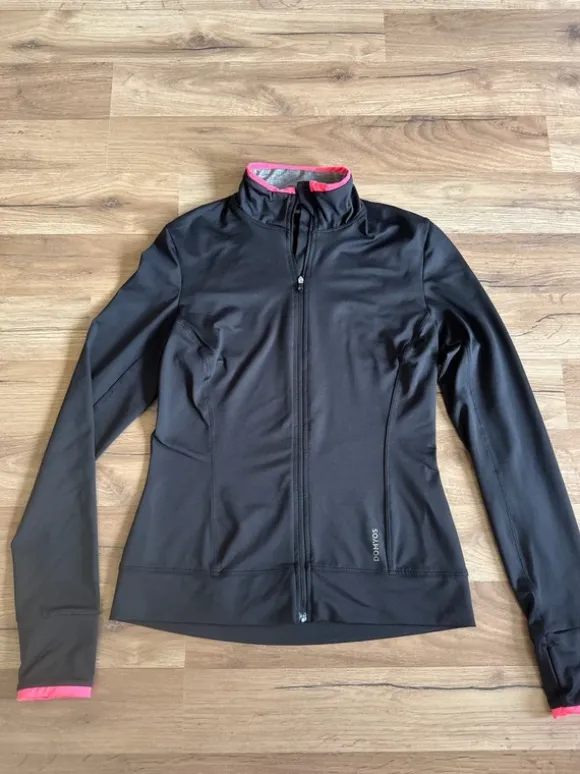 Schwarze Trainingsjacke