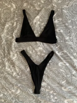Schwarzer Bikini mit hoch-tailliertem Höschen | Basic