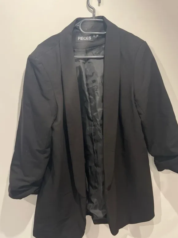 Schwarzer Blazer