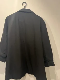 Schwarzer Blazer