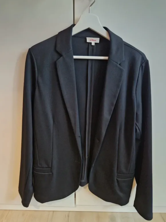 Schwarzer Blazer von S. Oliver