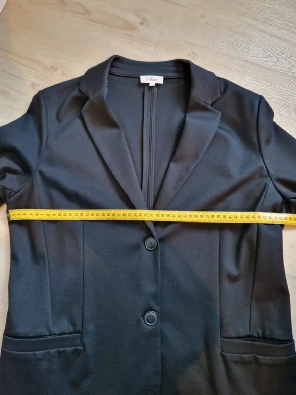 Schwarzer Blazer von S. Oliver