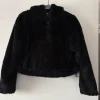 Schwarzer Hoodie