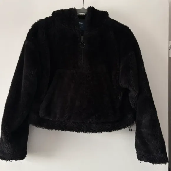 Schwarzer Hoodie