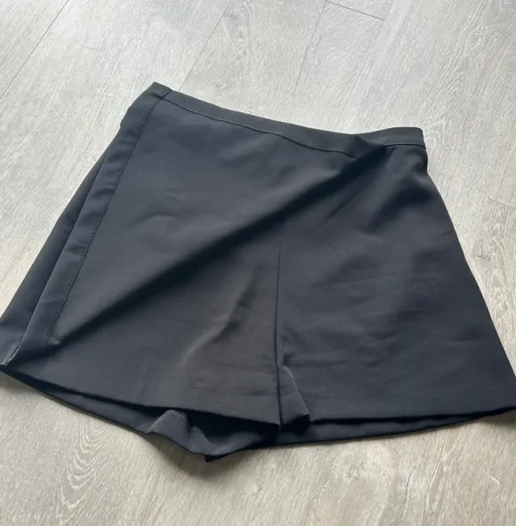 Schwarzer Hosenrock von H&M