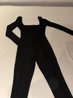 Schwarzer Jumpsuit - Größe 36