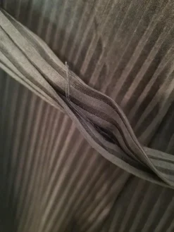 Schwarzer Overall mit Gürtel