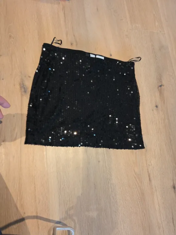 Schwarzer Pailettenrock Divided H&M Größe 36