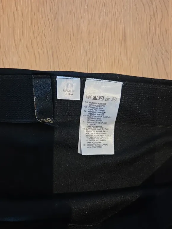 Schwarzer Pailettenrock Divided H&M Größe 36