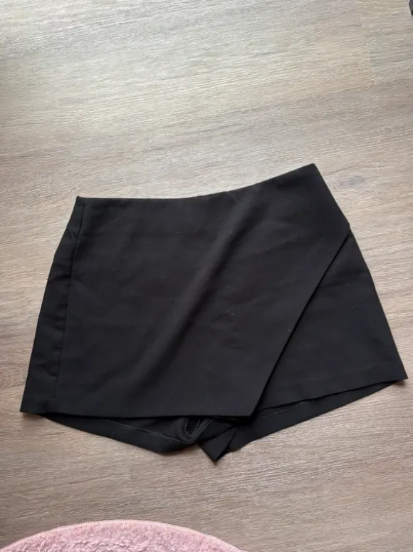 Schwarzer Skort
