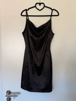 Schwarzes Cocktail Kleid - Neu | Vinted