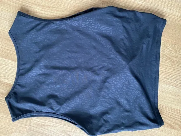 Schwarzes Sporttop