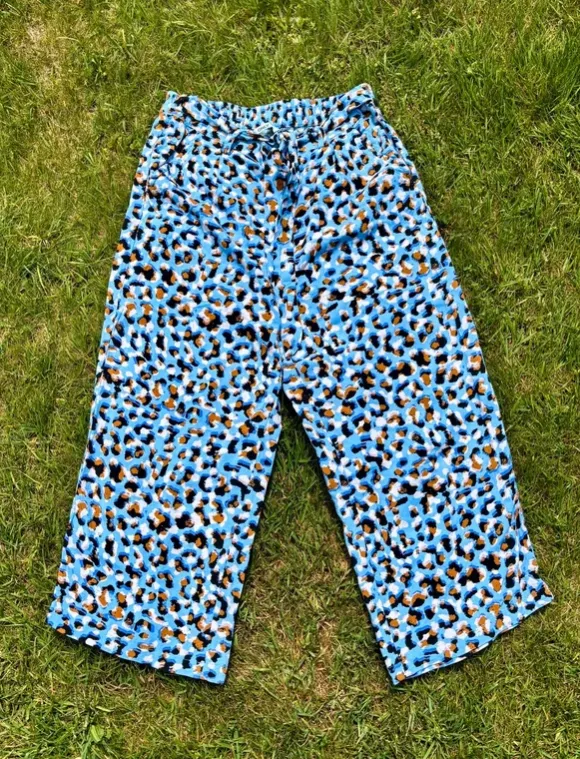 Süße Hose aus Viskose in Babyblau