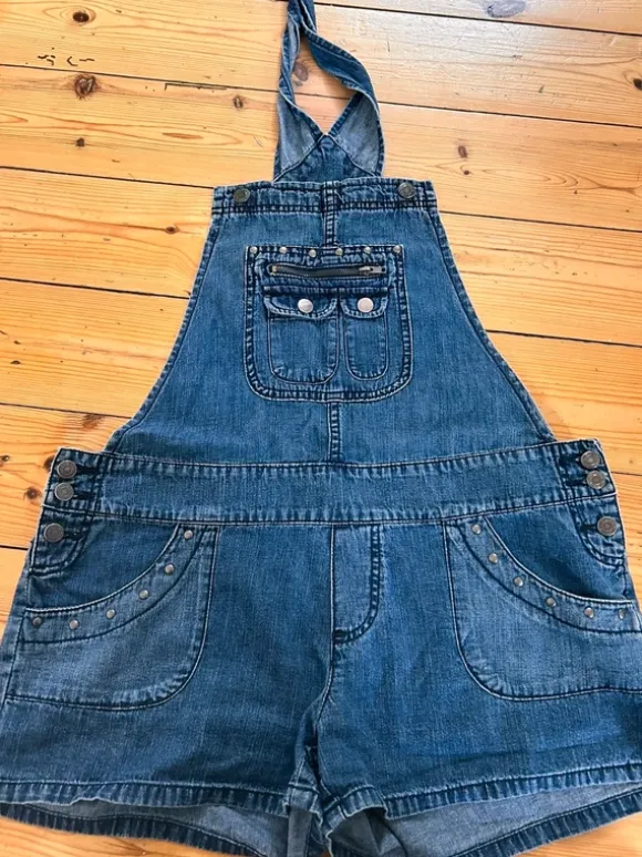 Süße Latzhose mit schönen Details