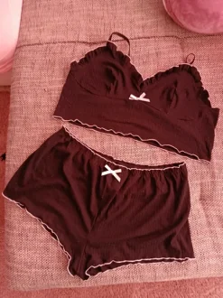 Süßer Pyjama Größe 52