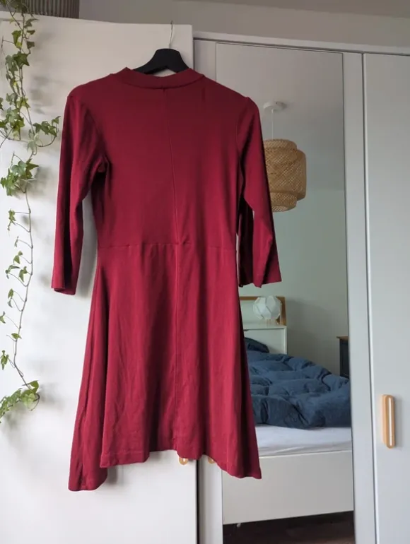 Süßes rotes Kleid