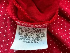 Shirt rot gepunktet