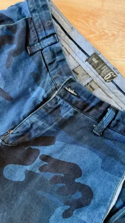 Short homme WE – taille 31 – motif camouflage bleu – excellent état