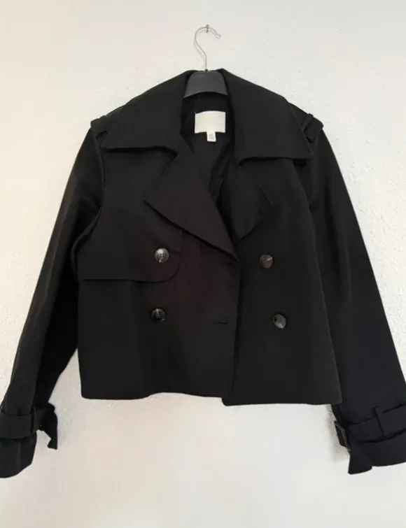 Short Trenchcoat in black