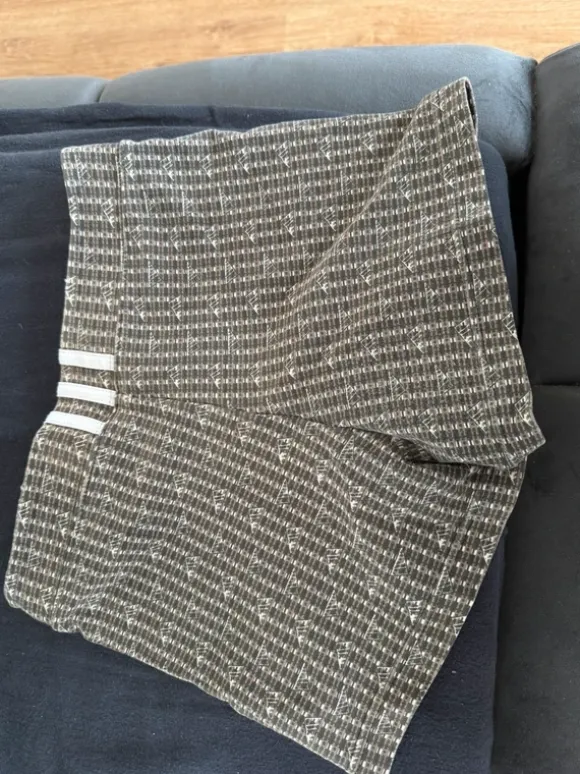 Shorts Adidas grau