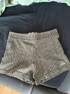 Shorts Adidas grau