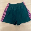 Shorts grün rosa