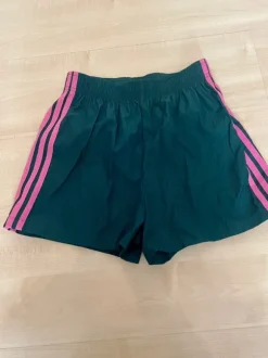 Shorts grün rosa