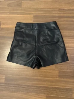 Shorts (vorn wie Rock)