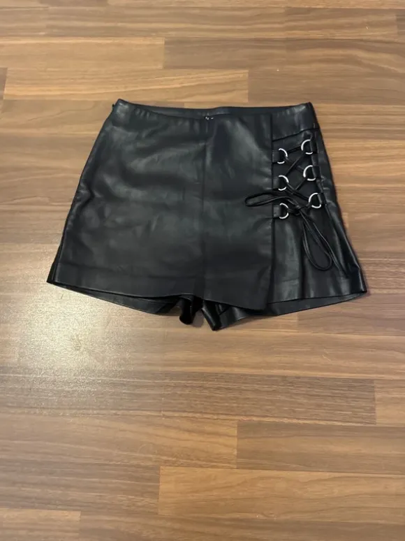 Shorts (vorn wie Rock)