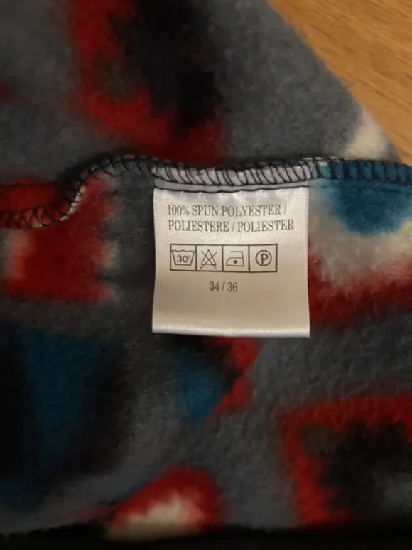 Sleeveless fleece jacket