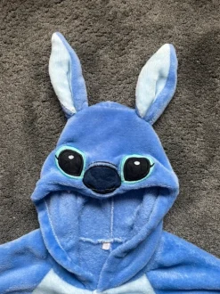 Stich Kostüm / Pyjama