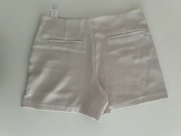 Stradivarius cream skort