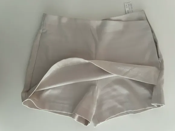 Stradivarius cream skort