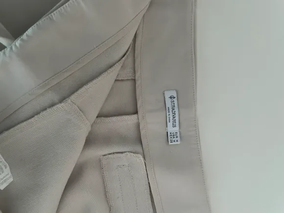Stradivarius cream skort