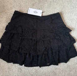 Stradivarius Hosenrock mit Spitze schwarz
