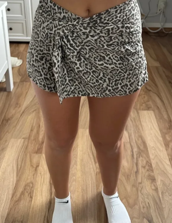 Stradivarius Leo Skort mit Wickeloptik