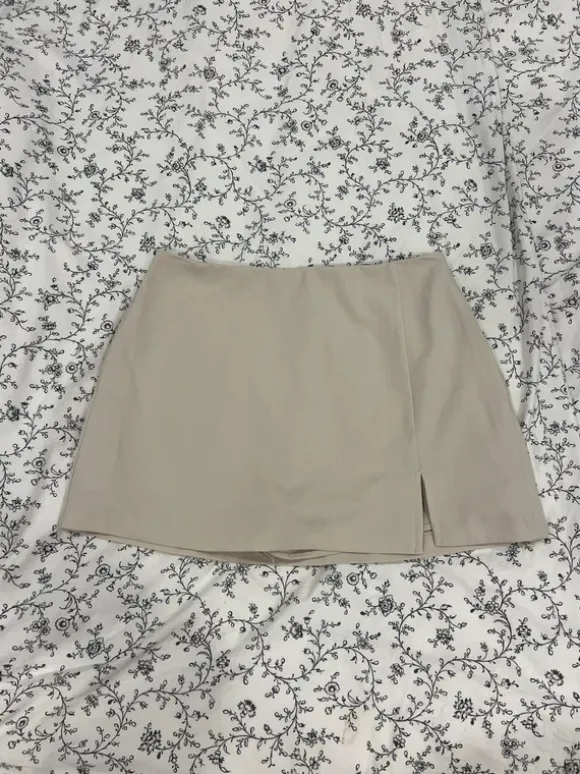 Stradivarius Skort