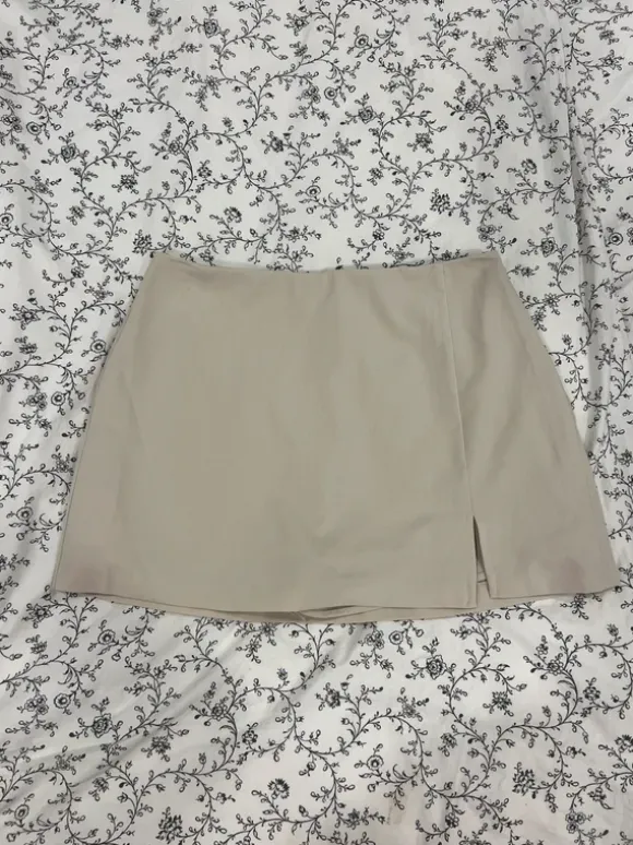 Stradivarius Skort
