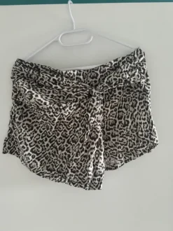 Stradivarius Skort / Rock-Shorts Leo-Print