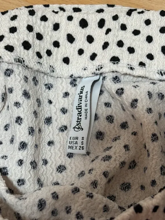 Stradivarius Weiße Skort mit schwarzen Punkten Gr S