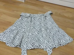 Stradivarius Weiße Skort mit schwarzen Punkten Gr S