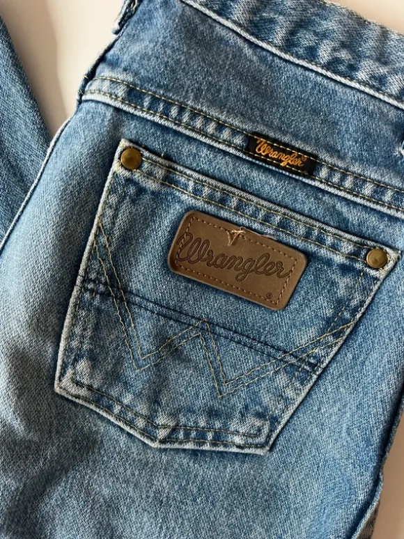 straight leg jeans wrangler