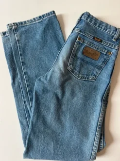 straight leg jeans wrangler