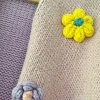 Strickjacke mit Blumen