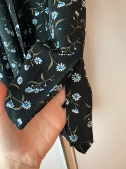 Strickjacke mit Blumen von H&M in S