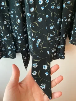 Strickjacke mit Blumen von H&M in S