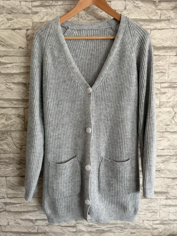 Strickjacke/Cardigan etwas Länger grau