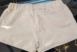 Stylische Pailletten-Shorts in Gold/Beige